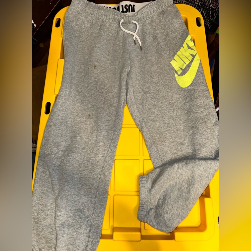 Women’s Nike sweats size small